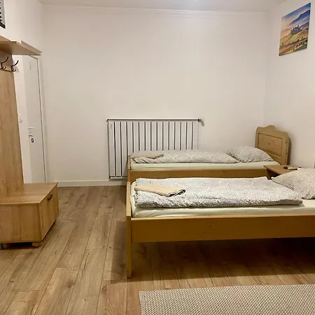 Airport Jazmin Guest house Vecses