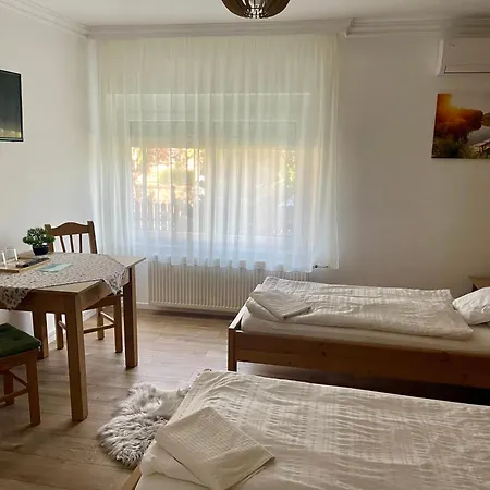 Guest house Airport Jazmin Vecses