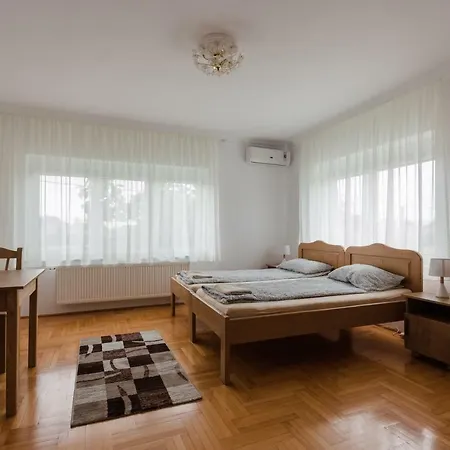 Airport Jazmin Vecses